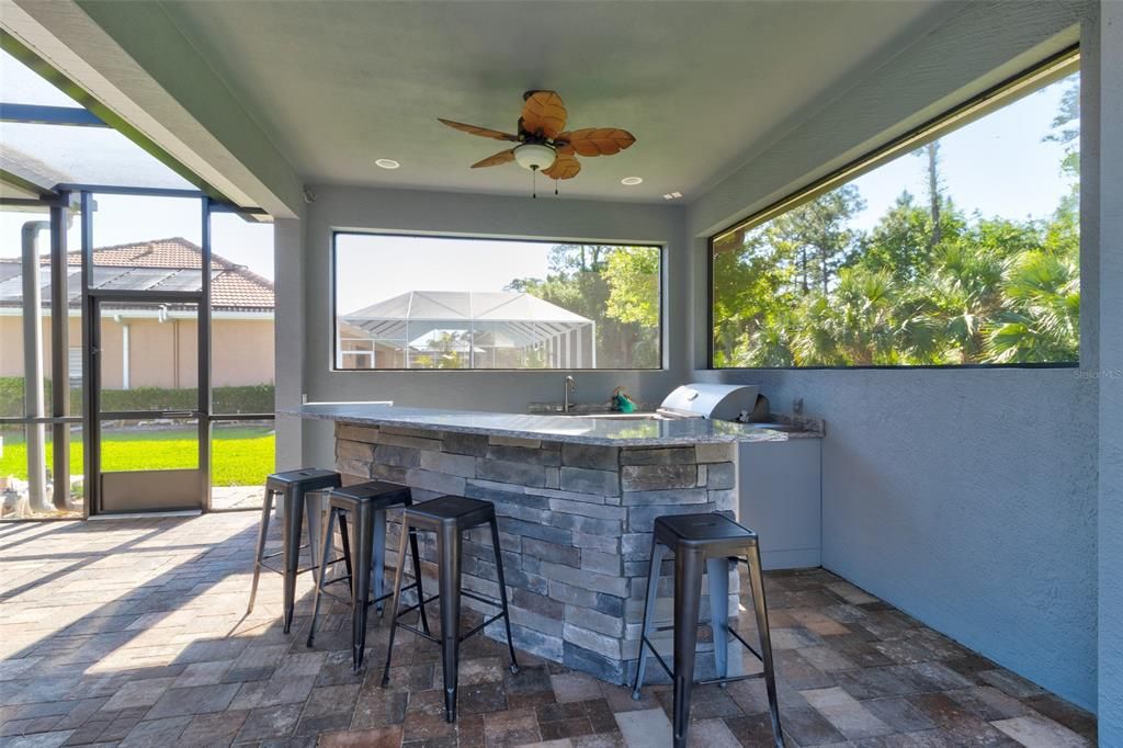 Recently Sold: $825,000 (4 beds, 3 baths, 2592 Square Feet)