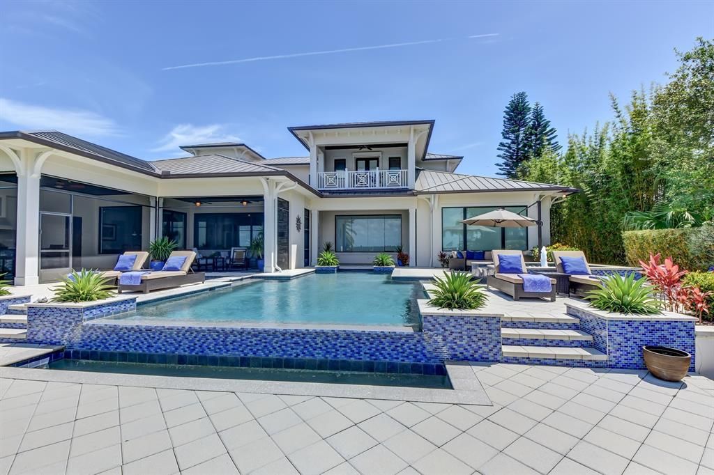 Recently Sold: $7,295,000 (4 beds, 4 baths, 6112 Square Feet)