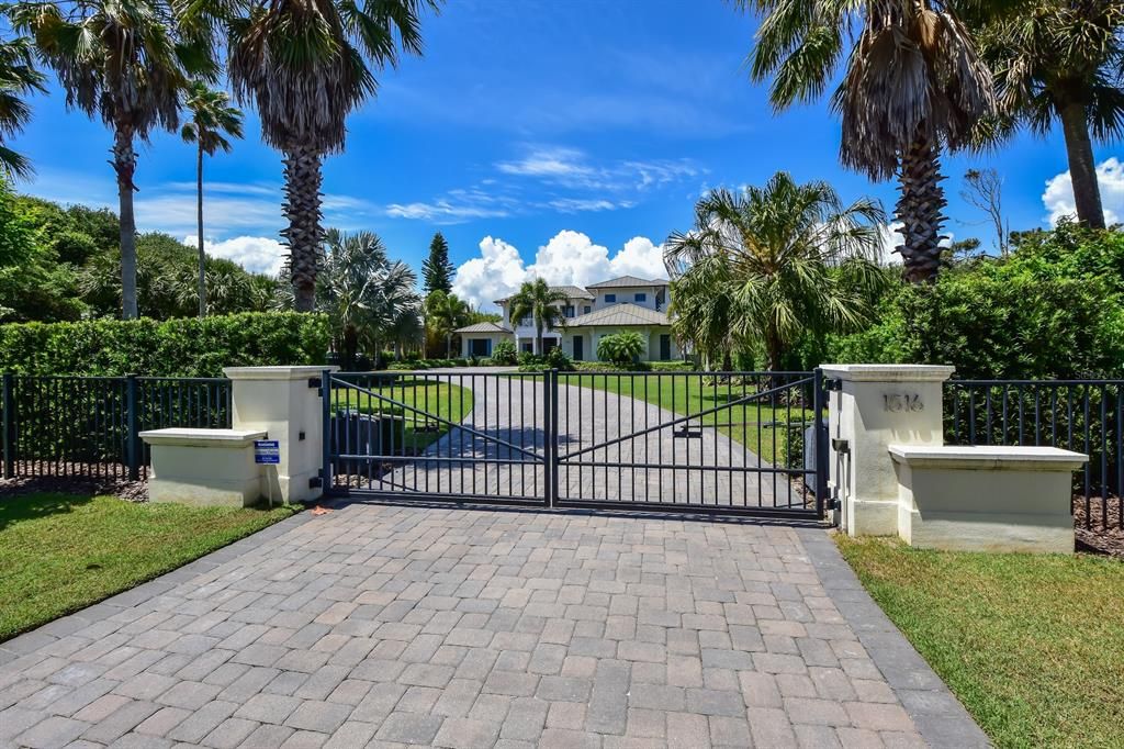 Recently Sold: $7,295,000 (4 beds, 4 baths, 6112 Square Feet)