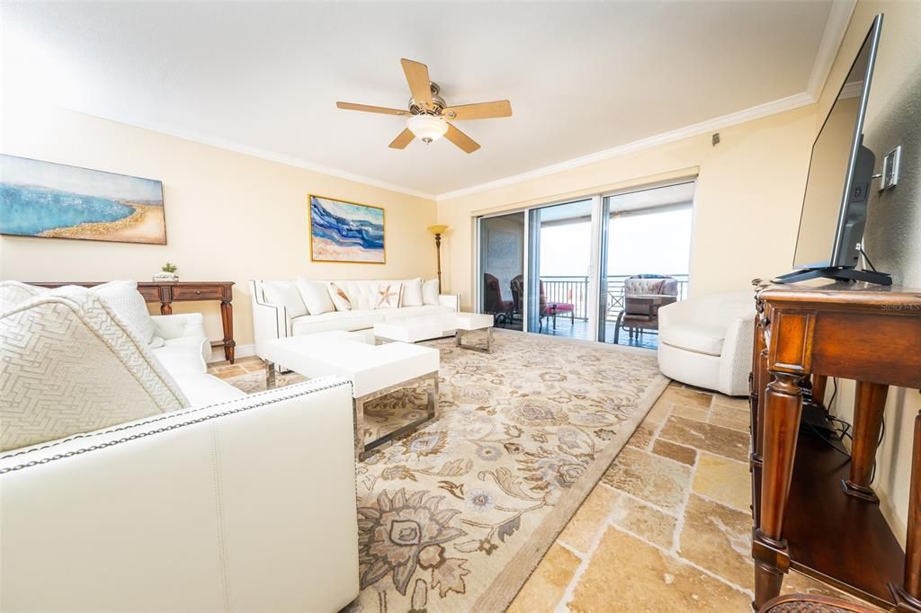 Recently Sold: $1,100,000 (3 beds, 3 baths, 1527 Square Feet)