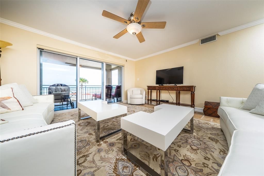 Recently Sold: $1,100,000 (3 beds, 3 baths, 1527 Square Feet)