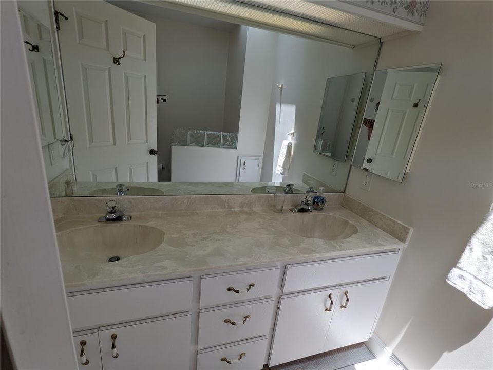 En Renta: $5,500 (5 camas, 4 baños, 2300 Pies cuadrados)