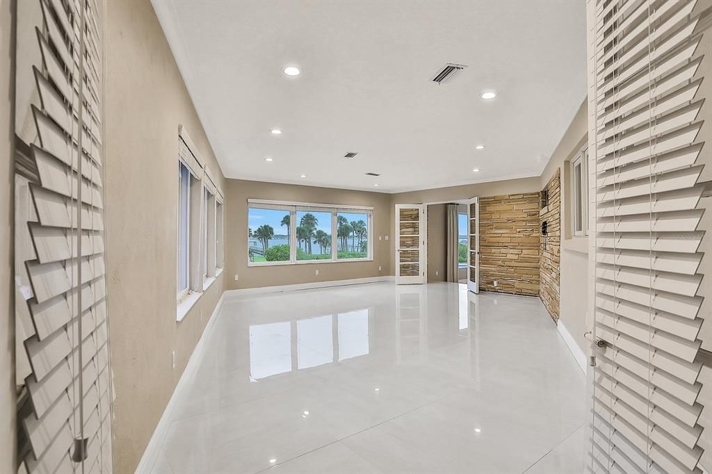 Recently Sold: $2,400,000 (6 beds, 4 baths, 6727 Square Feet)