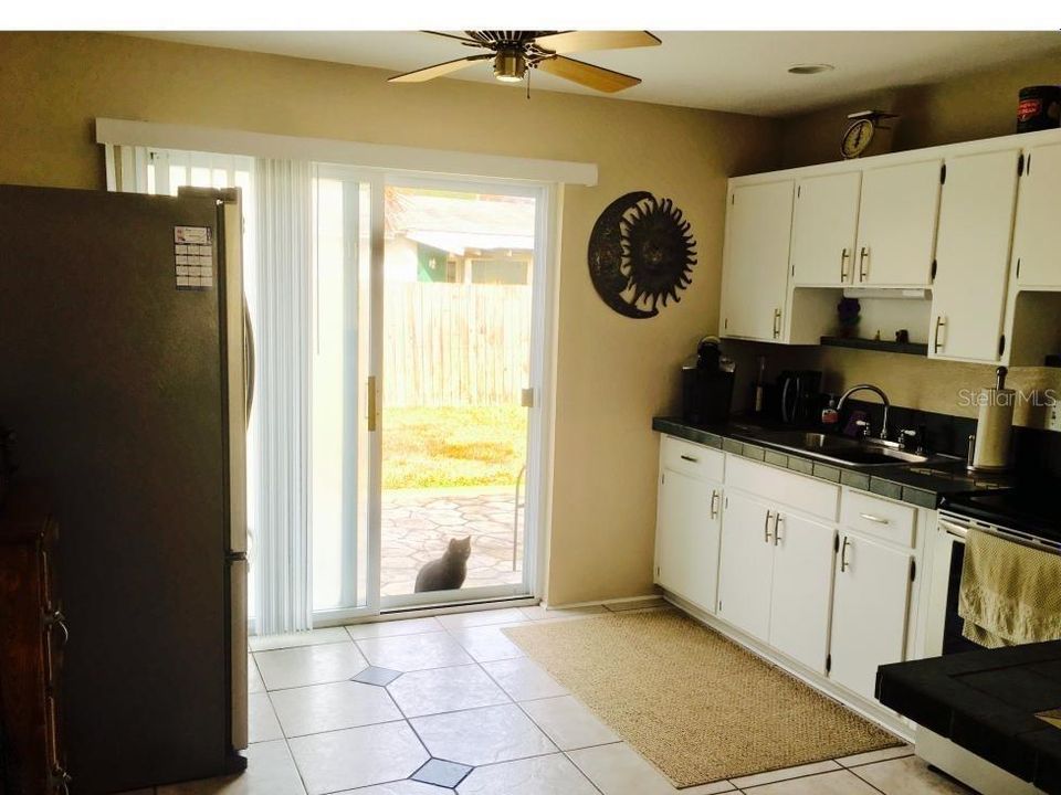 Recently Rented: $1,700 (2 beds, 1 baths, 980 Square Feet)