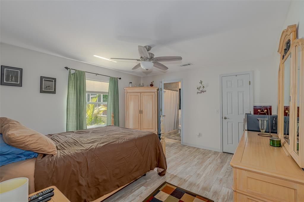Recently Sold: $365,000 (3 beds, 2 baths, 1322 Square Feet)