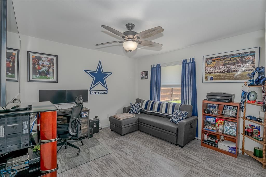 Recently Sold: $365,000 (3 beds, 2 baths, 1322 Square Feet)