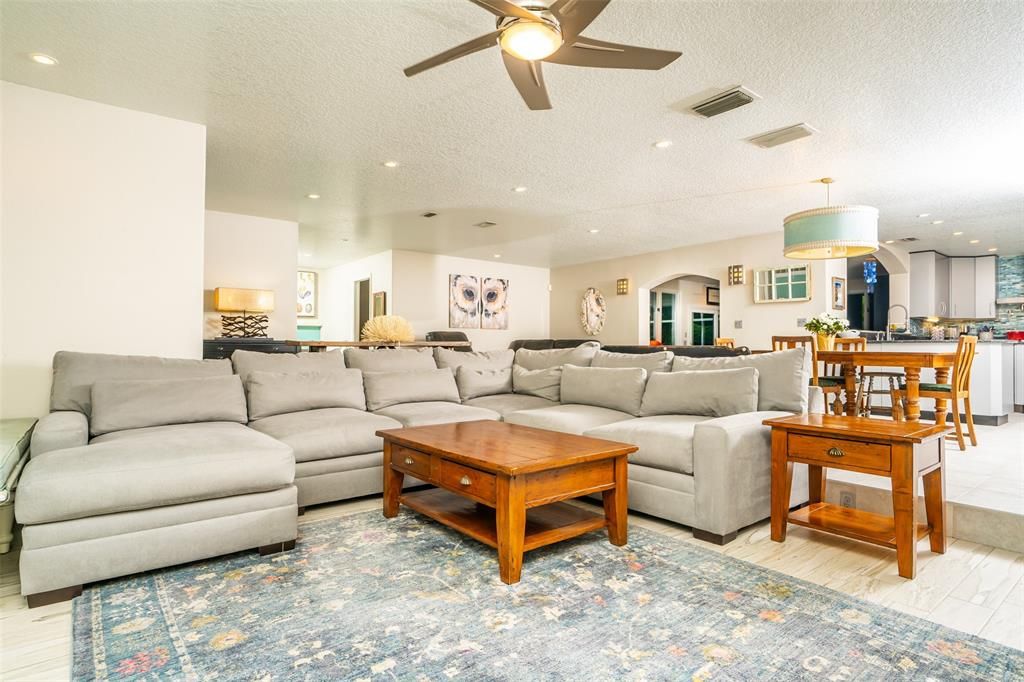 Recently Sold: $869,000 (3 beds, 2 baths, 2556 Square Feet)