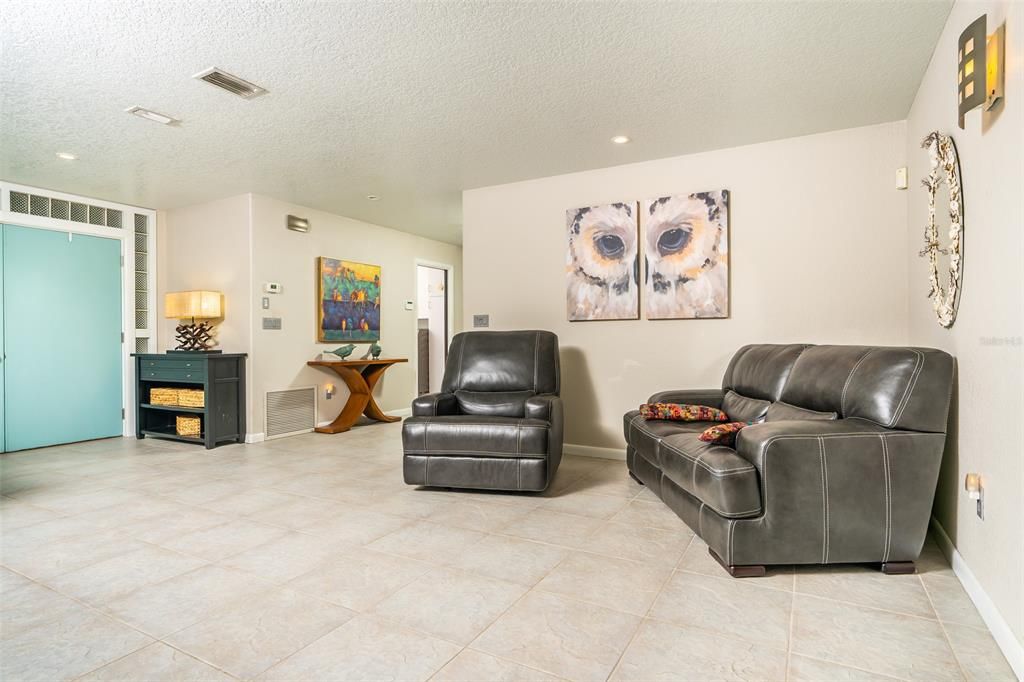 Recently Sold: $869,000 (3 beds, 2 baths, 2556 Square Feet)