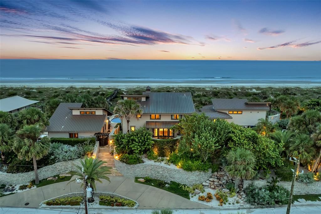 Recently Sold: $7,950,000 (6 beds, 5 baths, 6126 Square Feet)