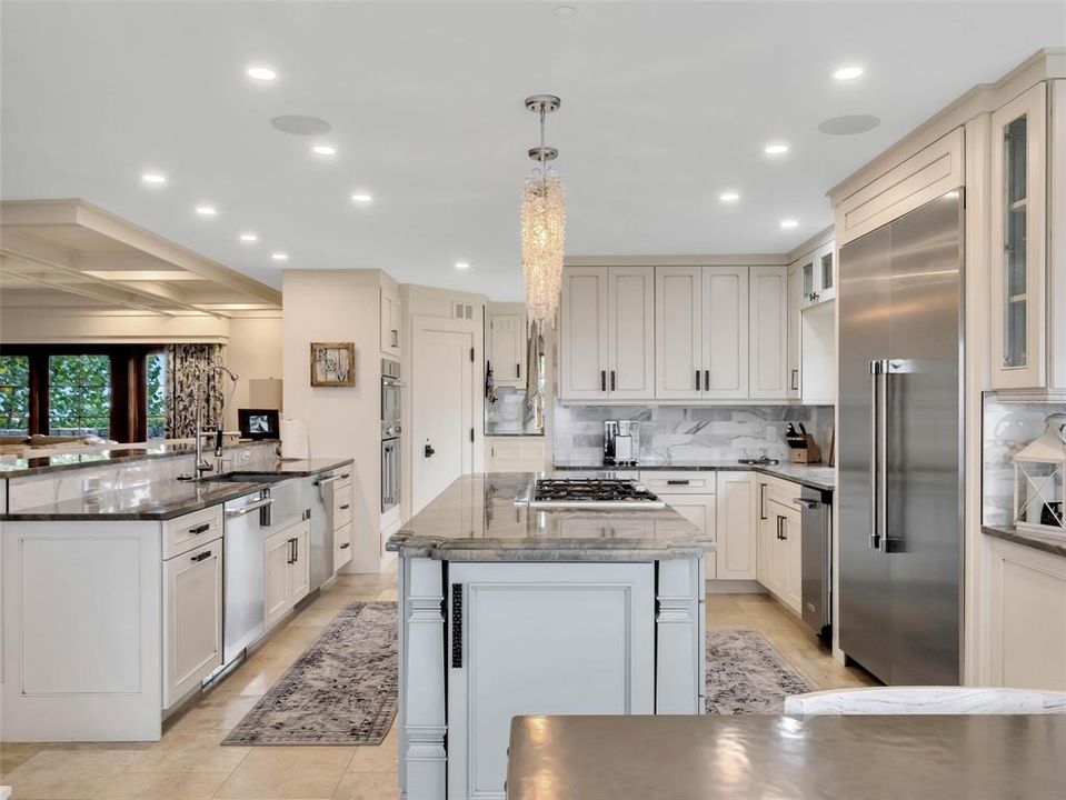 Recently Sold: $7,950,000 (6 beds, 5 baths, 6126 Square Feet)