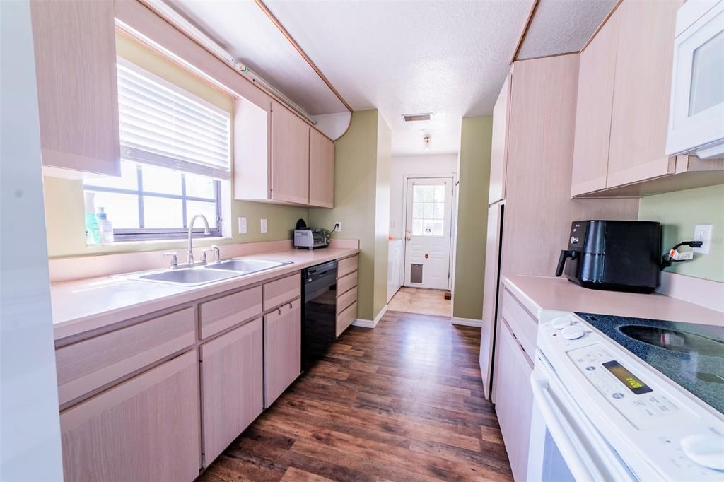 Recently Sold: $350,000 (3 beds, 2 baths, 1635 Square Feet)