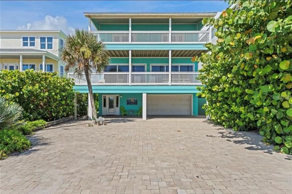 Recently Sold: $2,000,000 (2 beds, 2 baths, 2304 Square Feet)