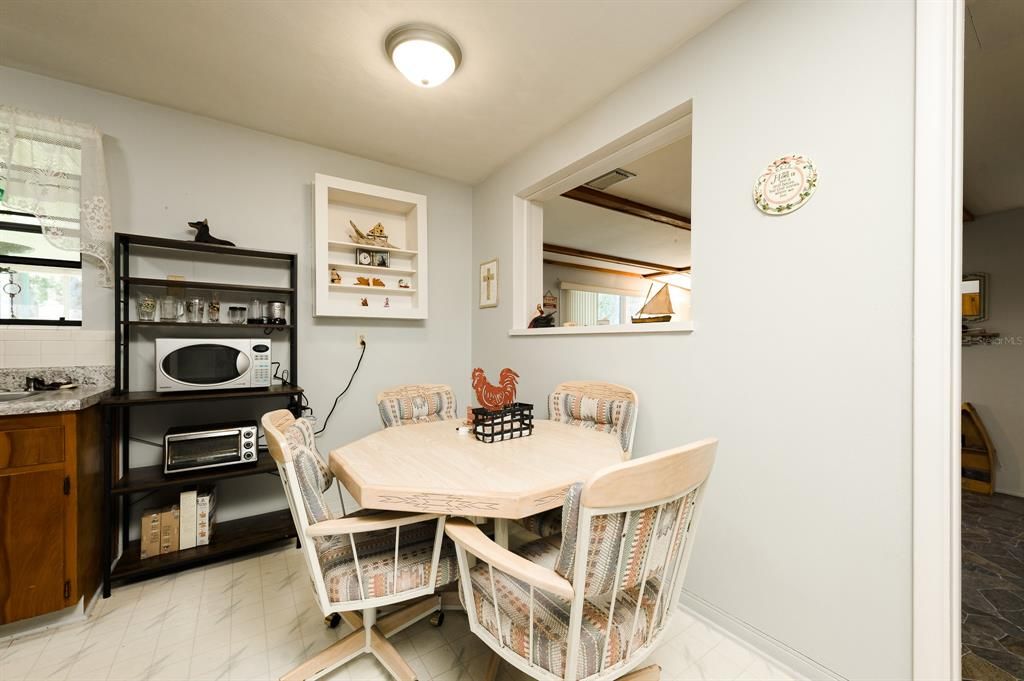 Active With Contract: $289,900 (2 beds, 2 baths, 1199 Square Feet)