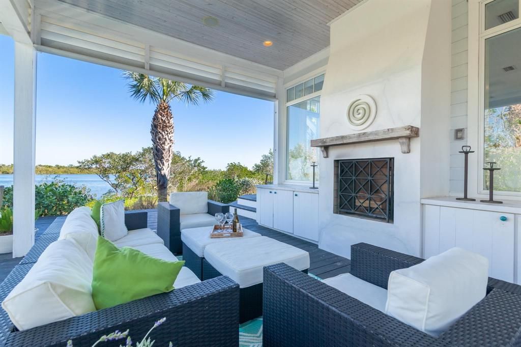 Recently Sold: $2,790,000 (4 beds, 3 baths, 2525 Square Feet)