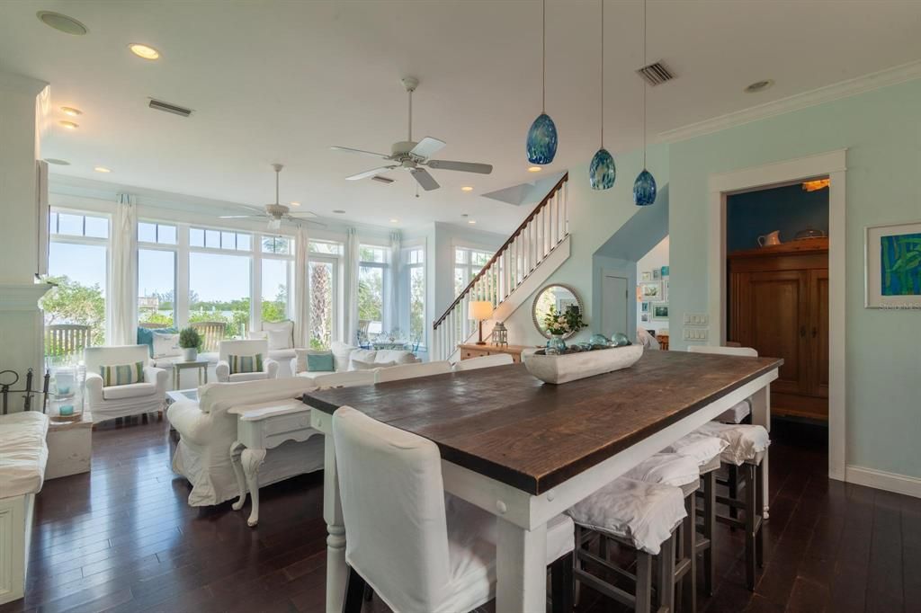 Recently Sold: $2,790,000 (4 beds, 3 baths, 2525 Square Feet)