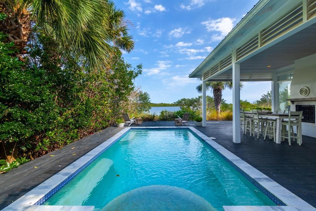 Recently Sold: $2,790,000 (4 beds, 3 baths, 2525 Square Feet)