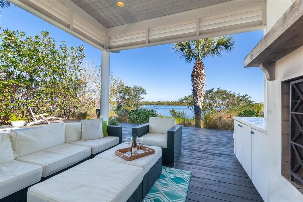 Recently Sold: $2,790,000 (4 beds, 3 baths, 2525 Square Feet)