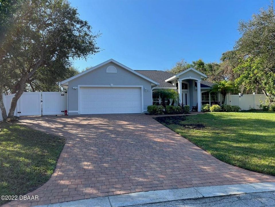 Recently Sold: $715,000 (3 beds, 2 baths, 1513 Square Feet)