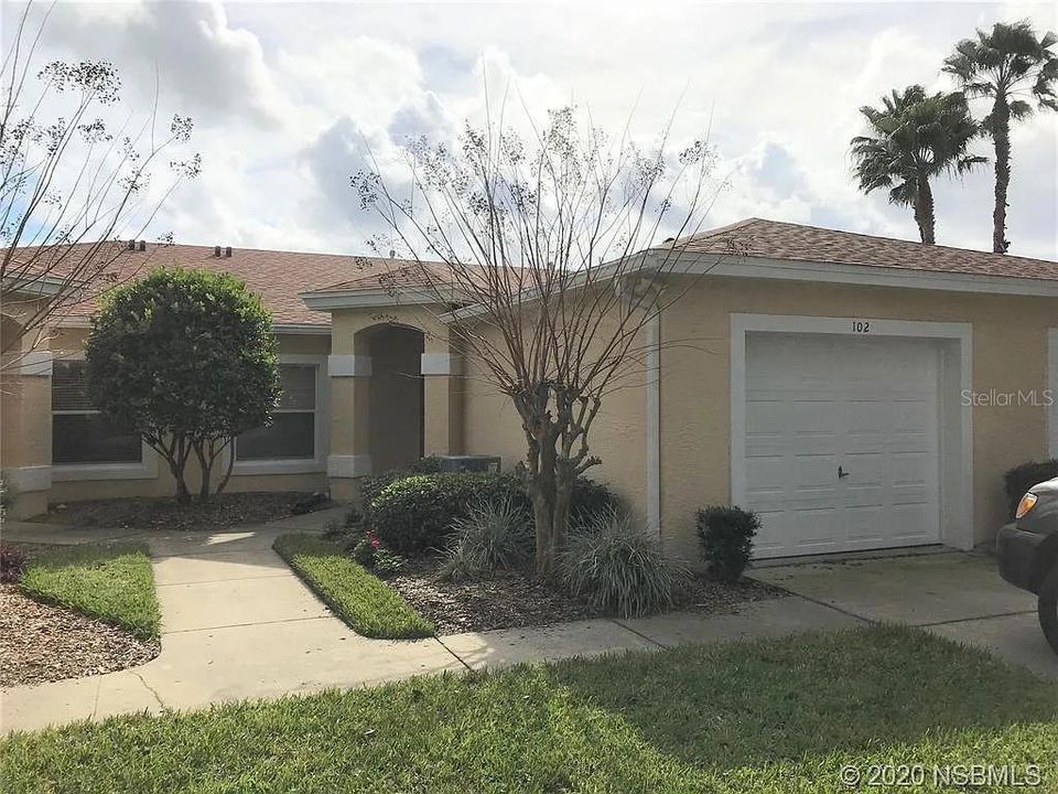 Recently Sold: $279,000 (2 beds, 2 baths, 1066 Square Feet)