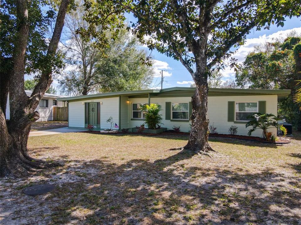 Recently Sold: $324,000 (3 beds, 2 baths, 1194 Square Feet)