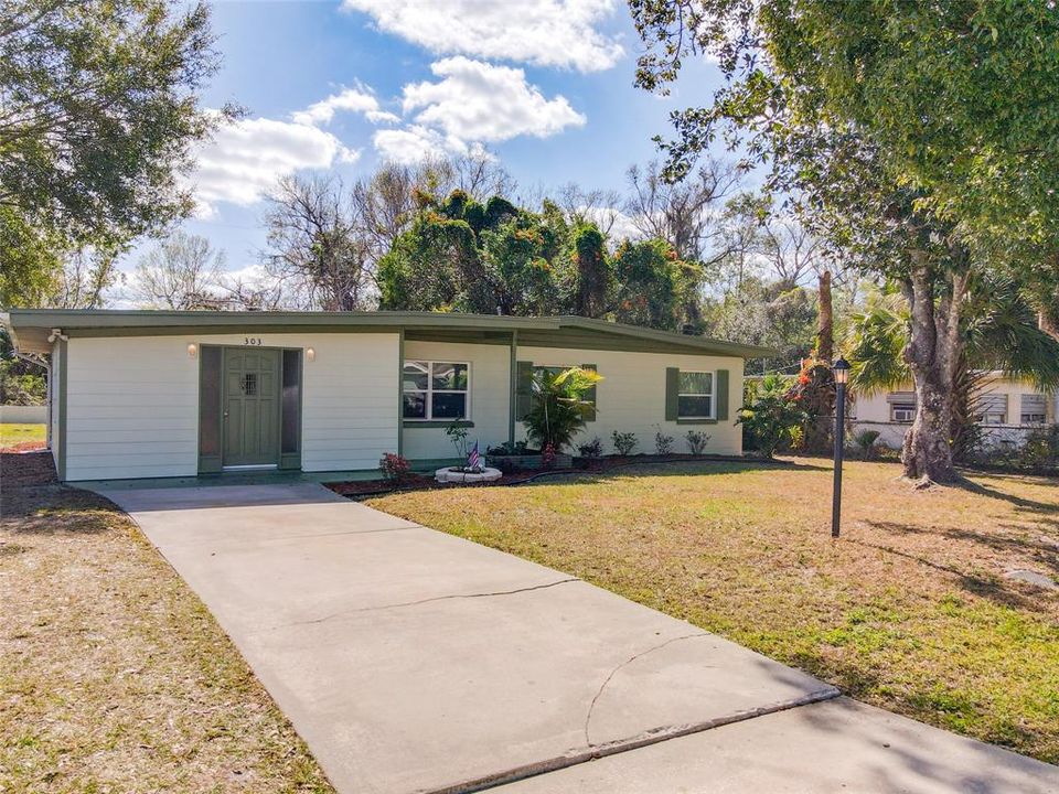 Recently Sold: $324,000 (3 beds, 2 baths, 1194 Square Feet)