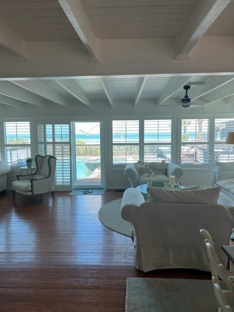 Recently Sold: $2,077,000 (3 beds, 2 baths, 2380 Square Feet)