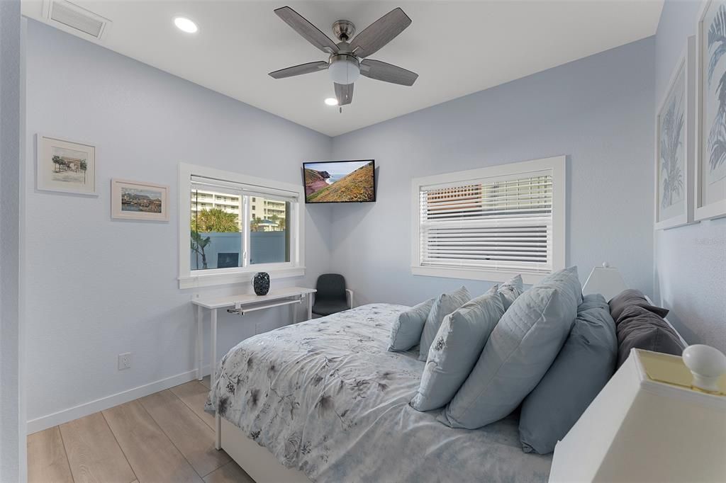 FIRST LEVEL MASTER BEDROOM. GREAT VIEW OF THE POOL...ALSO HAS A BUILT IN DESK IN THE CLOSET..ASK AND I WILL SHOW IT TO YOU!