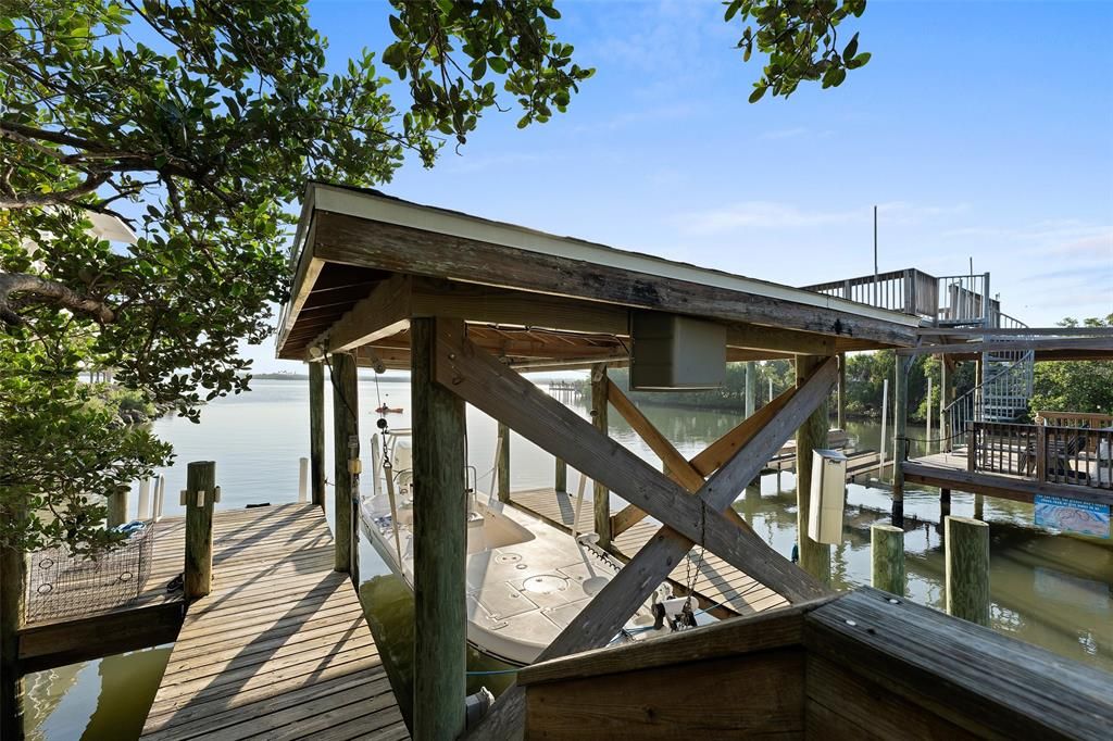 COVERED BOAT LIFT.