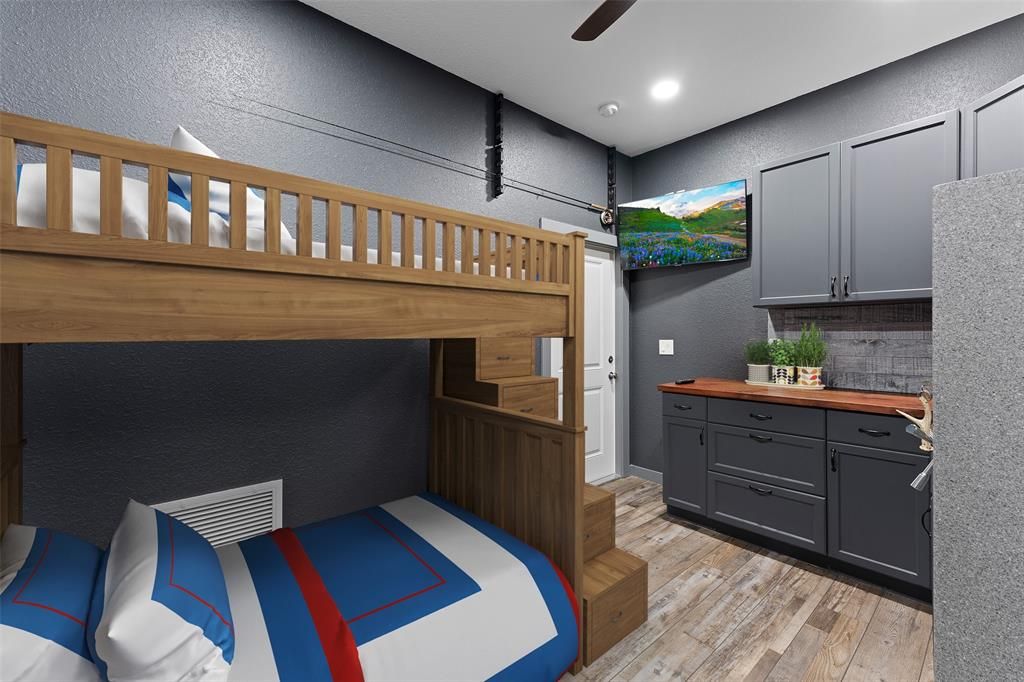 VIRTUALLY STAGED KIDS BUNK ROOM...OR COULD BE AN OFFICE OR A INCREDIBLE CLOSET...HMMM. ONLY THING VIRTUAL IS THE BED. CABINETS ARE INCLUDED.