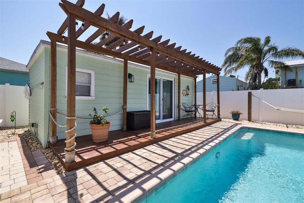 Recently Sold: $725,000 (3 beds, 2 baths, 1216 Square Feet)