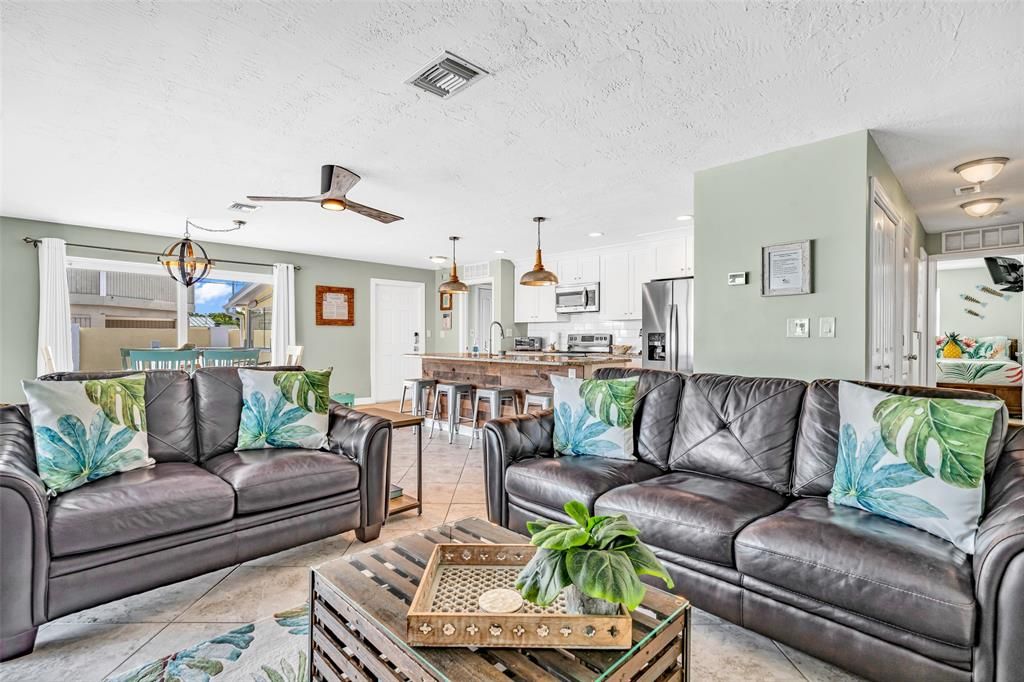 Recently Sold: $1,200,000 (2 beds, 2 baths, 1134 Square Feet)