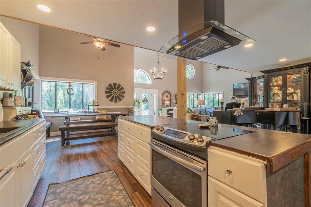 Recently Sold: $725,000 (4 beds, 3 baths, 2448 Square Feet)
