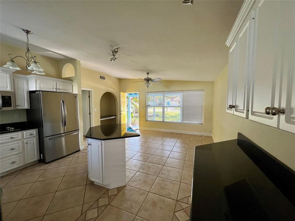 Open floorplan living/kitchen/dining.