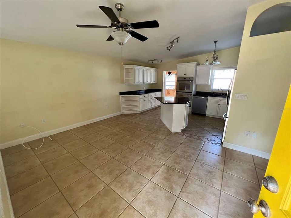 Open floorplan living/kitchen/dining.