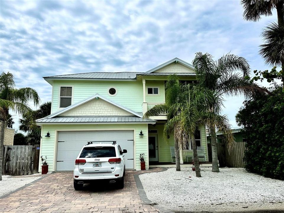 Recently Sold: $1,250,900 (3 beds, 2 baths, 1781 Square Feet)