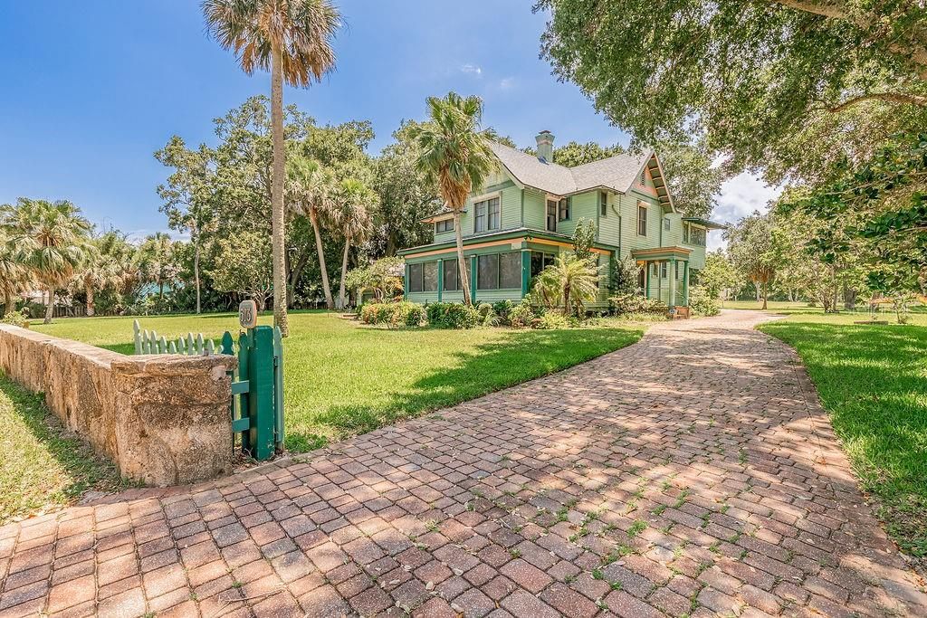 Recently Sold: $1,750,000 (6 beds, 4 baths, 3364 Square Feet)