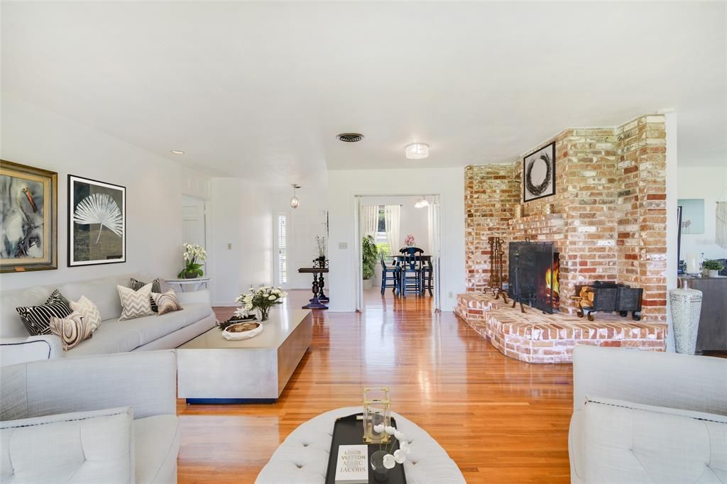 Recently Sold: $875,000 (4 beds, 2 baths, 2504 Square Feet)