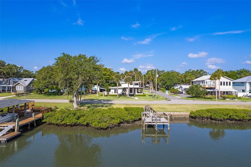 Recently Sold: $1,650,000 (2 beds, 2 baths, 1400 Square Feet)