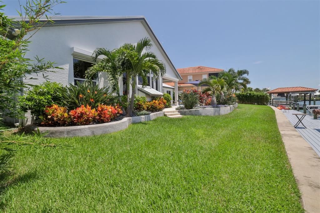 Recently Sold: $3,300,000 (4 beds, 3 baths, 3039 Square Feet)