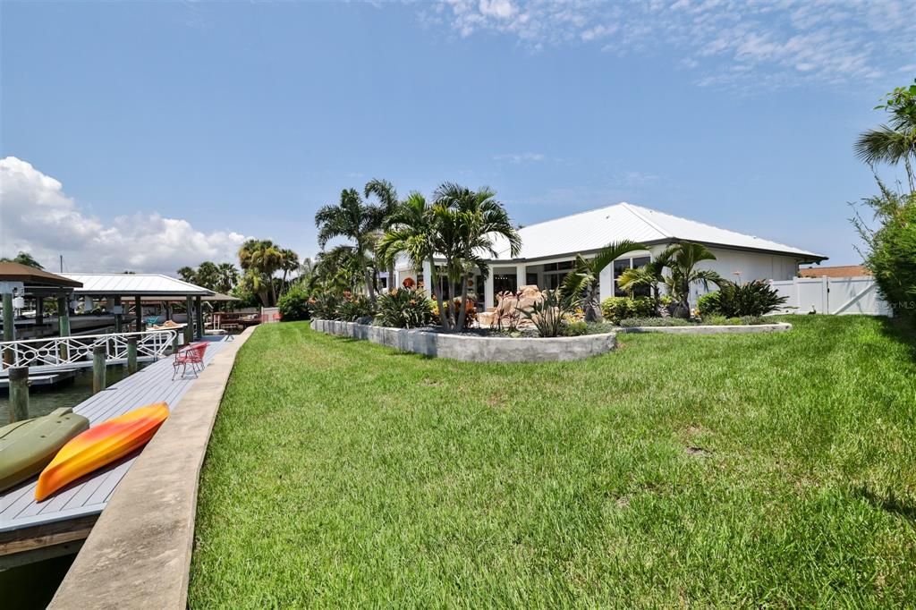 Recently Sold: $3,300,000 (4 beds, 3 baths, 3039 Square Feet)