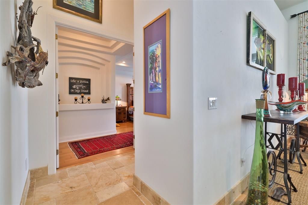 Vendido Recientemente: $3,300,000 (4 camas, 3 baños, 3039 Pies cuadrados)