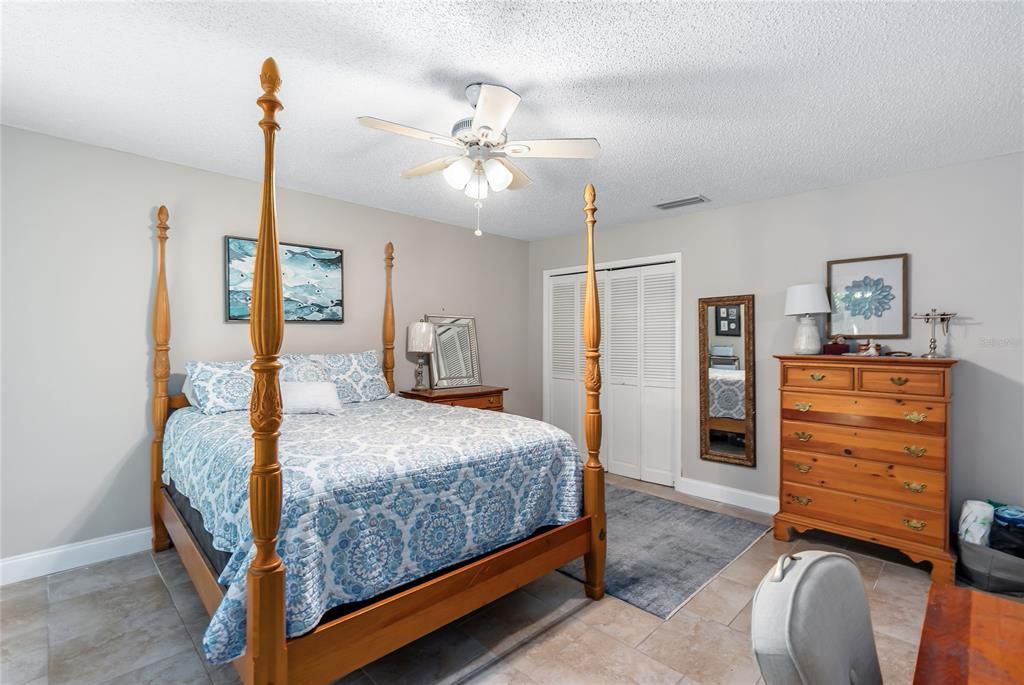 For Sale: $329,000 (2 beds, 2 baths, 1232 Square Feet)