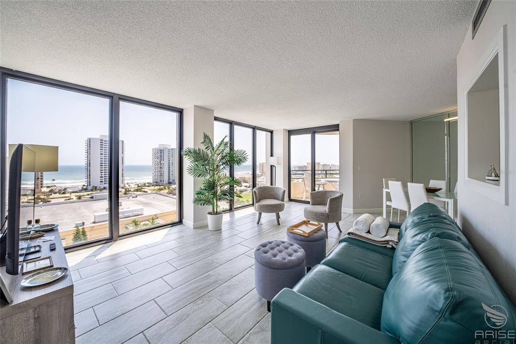 Recently Sold: $389,000 (2 beds, 2 baths, 1327 Square Feet)