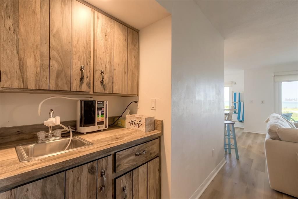 Active With Contract: $410,000 (2 beds, 2 baths, 1430 Square Feet)
