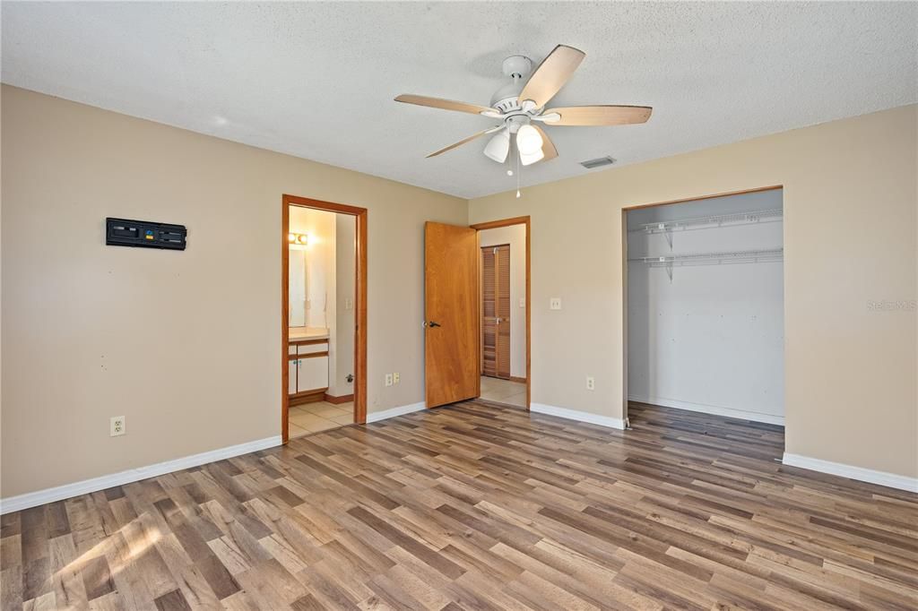 For Sale: $299,000 (3 beds, 2 baths, 1968 Square Feet)