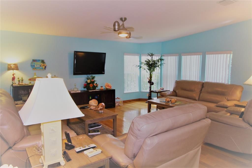 For Sale: $299,900 (3 beds, 2 baths, 1808 Square Feet)