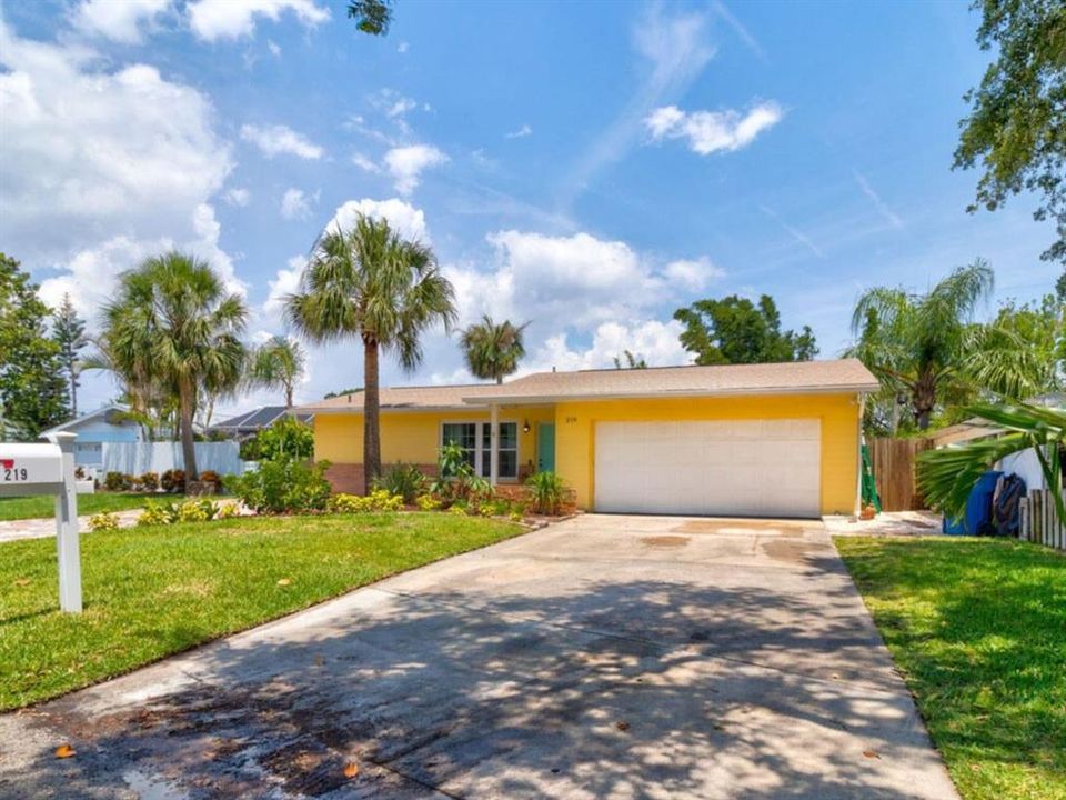 Recently Sold: $465,000 (3 beds, 2 baths, 1559 Square Feet)