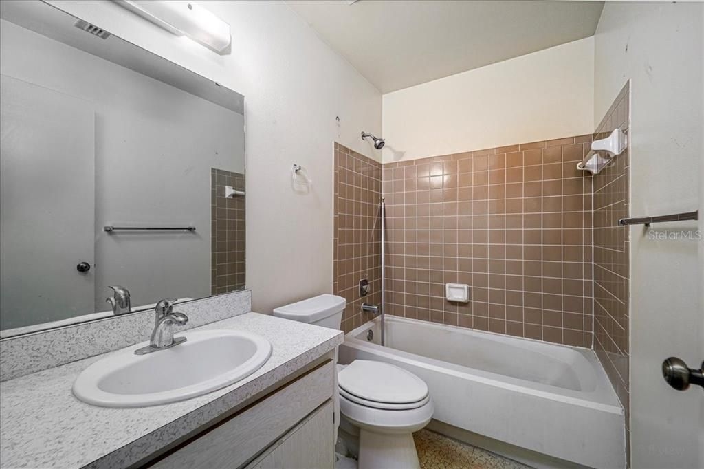 Recently Sold: $215,000 (2 beds, 2 baths, 1036 Square Feet)