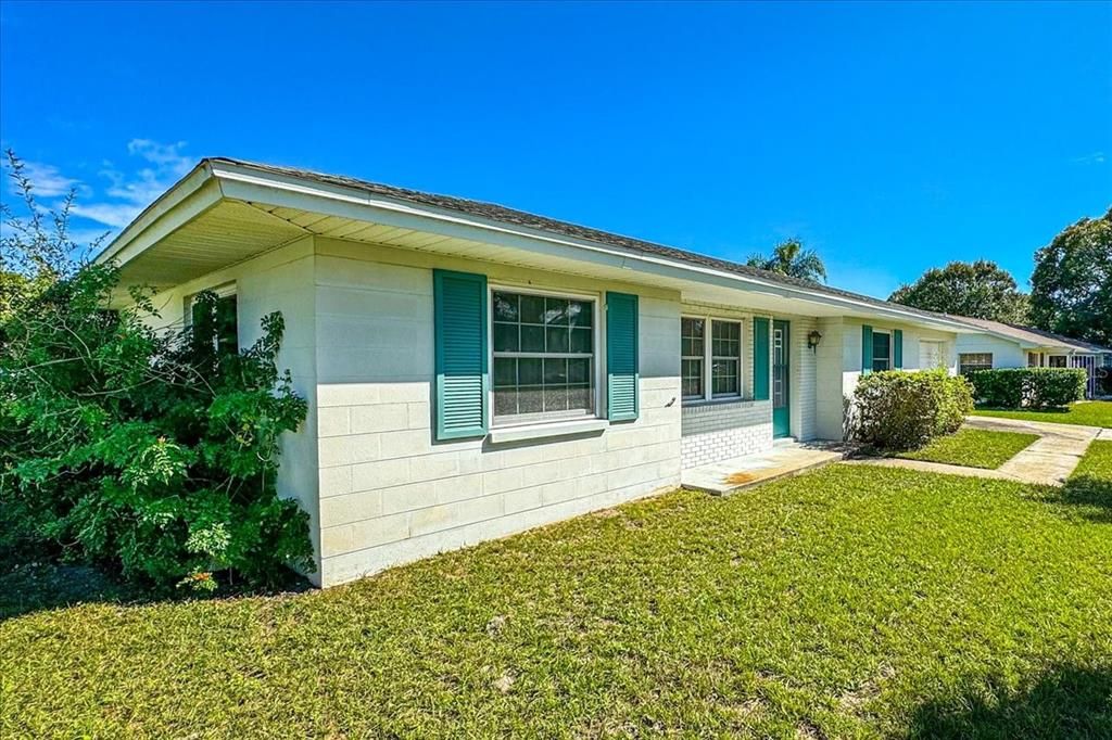 Recently Sold: $215,000 (2 beds, 2 baths, 1036 Square Feet)