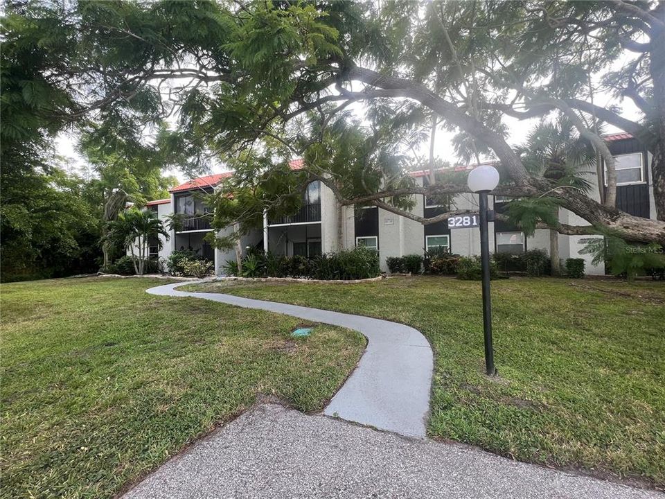 Vendido Recientemente: $136,900 (2 camas, 2 baños, 964 Pies cuadrados)